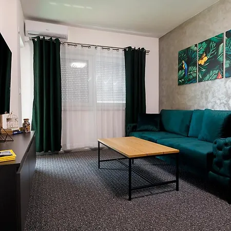 Luxpoint Apartment Apartman *